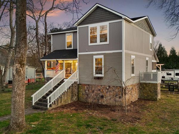 8 W Eighth Street , Chickamauga, GA 30707