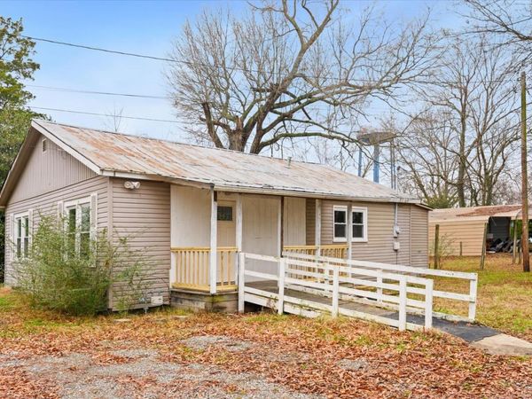 209 Smith Ave , Hohenwald, TN 38462