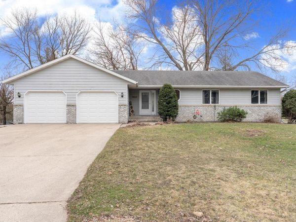 1015 Ridge Road , Owatonna, MN 55060