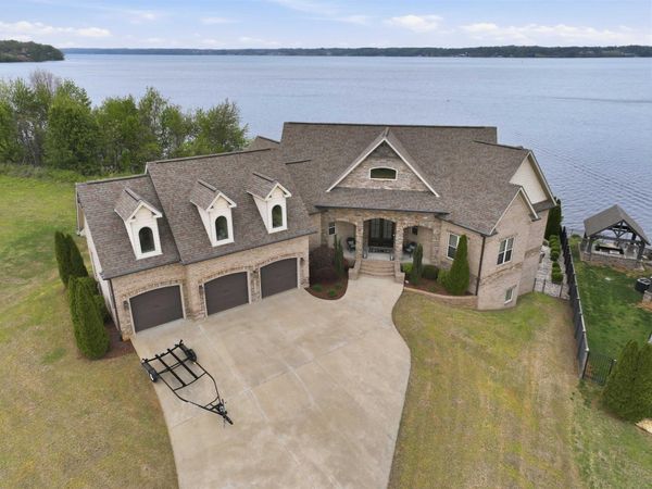 119 River Pointe Dr, Muscle Shoals, AL 35661