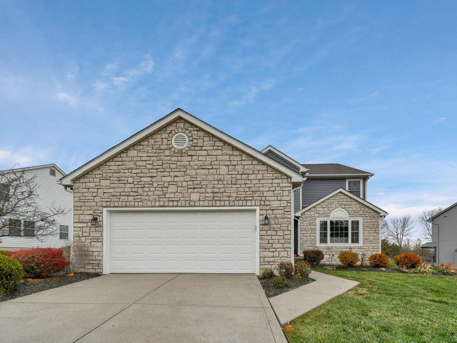 2625 Abbey Knoll Drive , Lewis Center, OH 43035 Photo 1