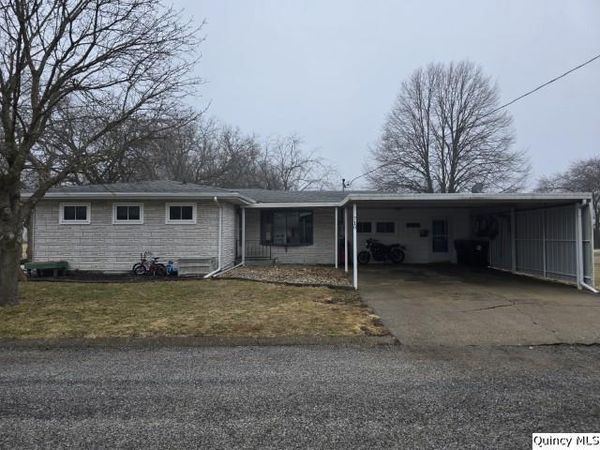710 Country Lane , Carthage, IL 00000