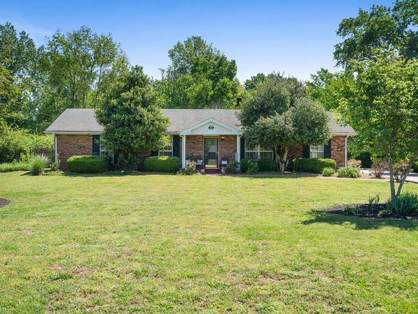 202 Valley View Dr , Smyrna, TN 37167