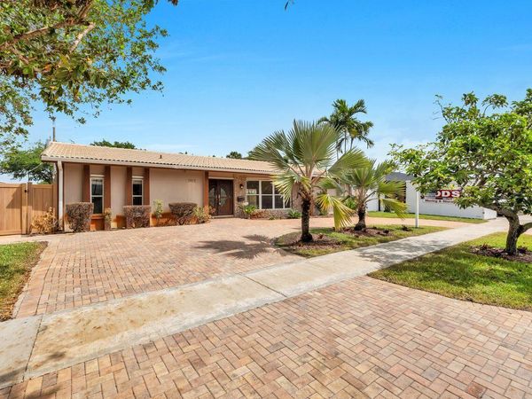 1915 NE 208th Terrace , Miami, FL 33179