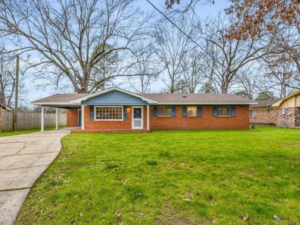 709 Sassafras, Starkville, MS 39759