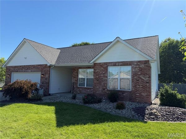 261 Newport Drive , Aviston, IL 62216
