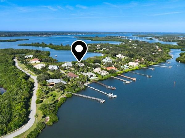 8525 Seacrest Drive , Vero Beach, FL 32963