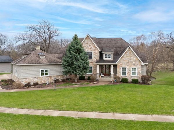 3403 CLERMONT, Muscatine, IA 52761