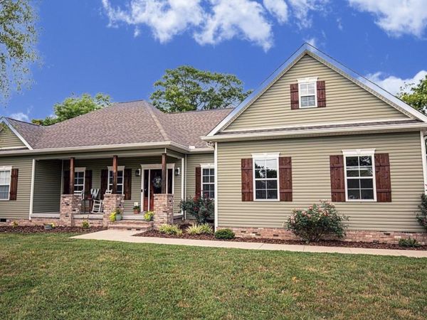 3215 Church St , Burns, TN 37029
