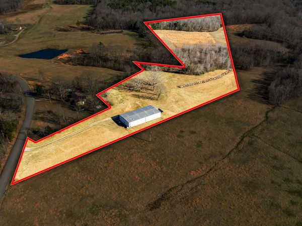 2340 Ridge Rd , Mc Ewen, TN 37101
