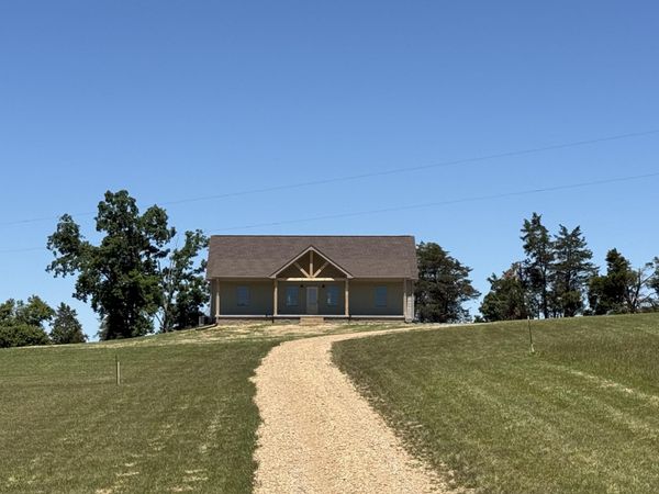 82 WL White LN , Red Boiling Springs, TN 37150