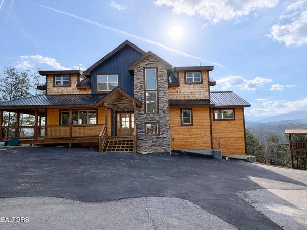 2004 Thistle Thorn Tr, Sevierville, TN 37876