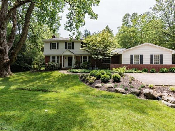 35320 Chagrin Boulevard , Moreland Hills, OH 44022