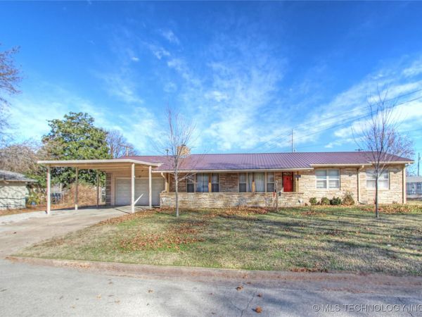 912 W Shawnee Avenue , Nowata, OK 74048