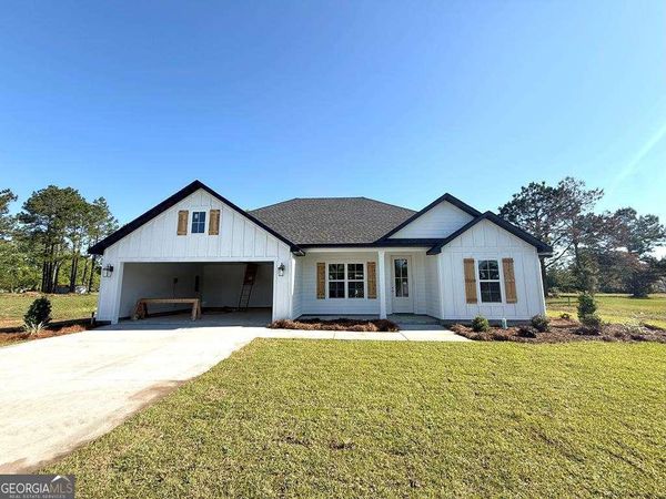 102 Orchid Circle, Adel, GA 31620