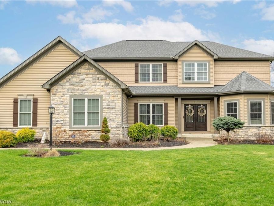 6607 Woodbridge Circle NW, Massillon, OH 44646 Photo 1