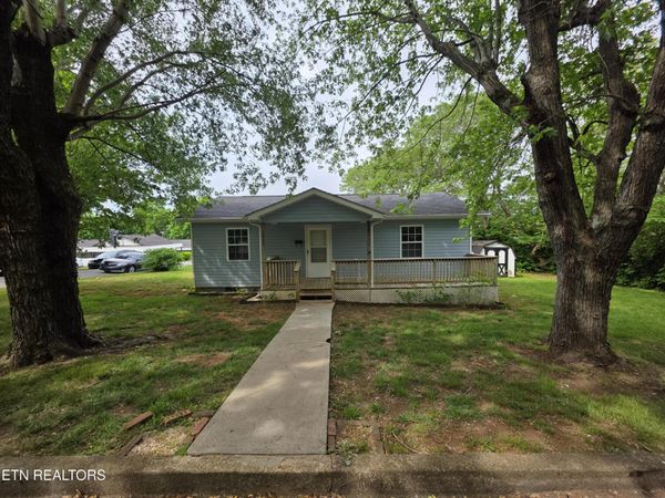 1011 Bon St , Lenoir City, TN 37771