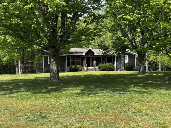 424 Buddy Rd , Burns, TN 37029