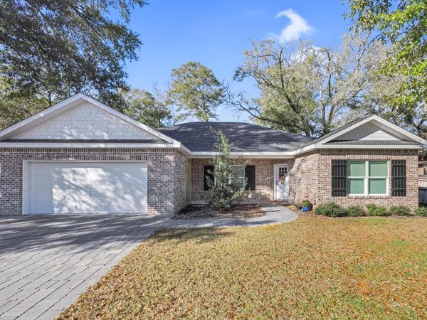 320 N Cedar Avenue, Niceville, FL 32578