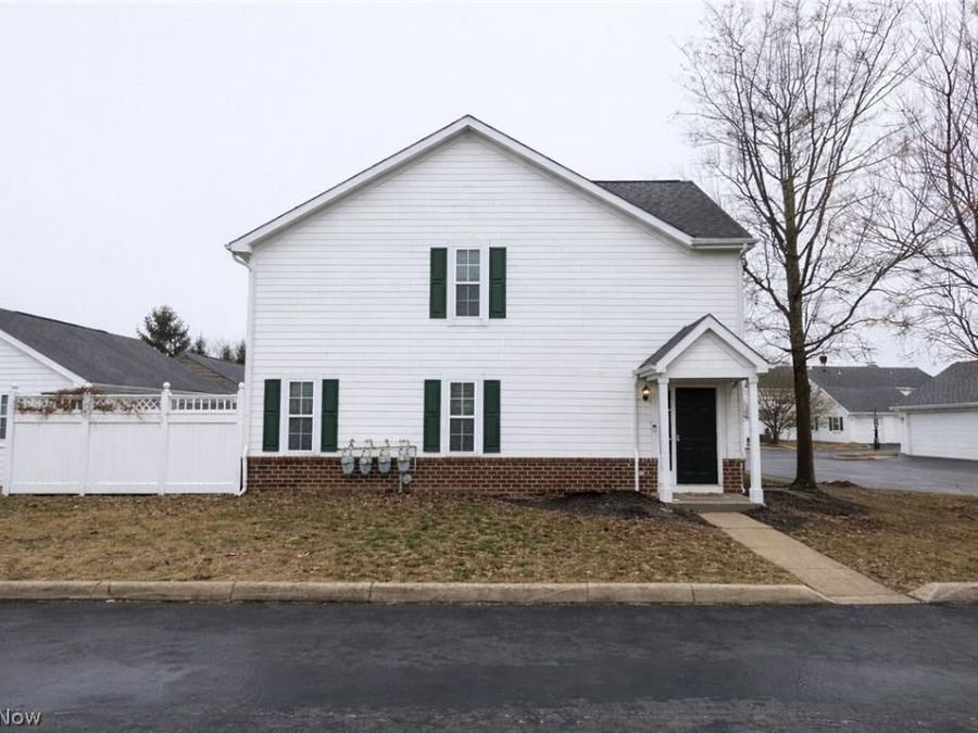 633 Lakeview Drive S, Grove City, OH 43123 Photo 1