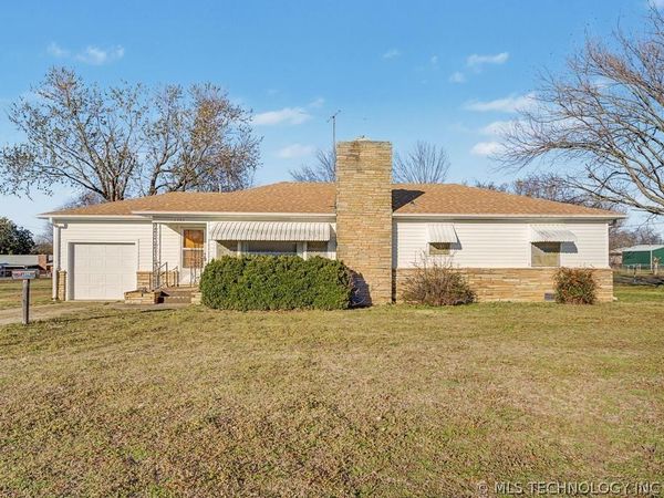 1202 W Davis Drive , Nowata, OK 74048