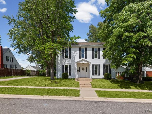 173 W Lebanon Street , Nashville, IL 62263
