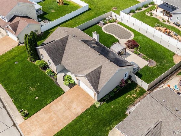 211 JOAN Drive , New Baden, IL 62265