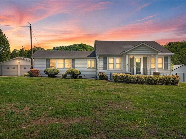 917 Central Avenue , Athens, TN 37303