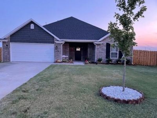 611 Holly Street , Centerton, AR 72719
