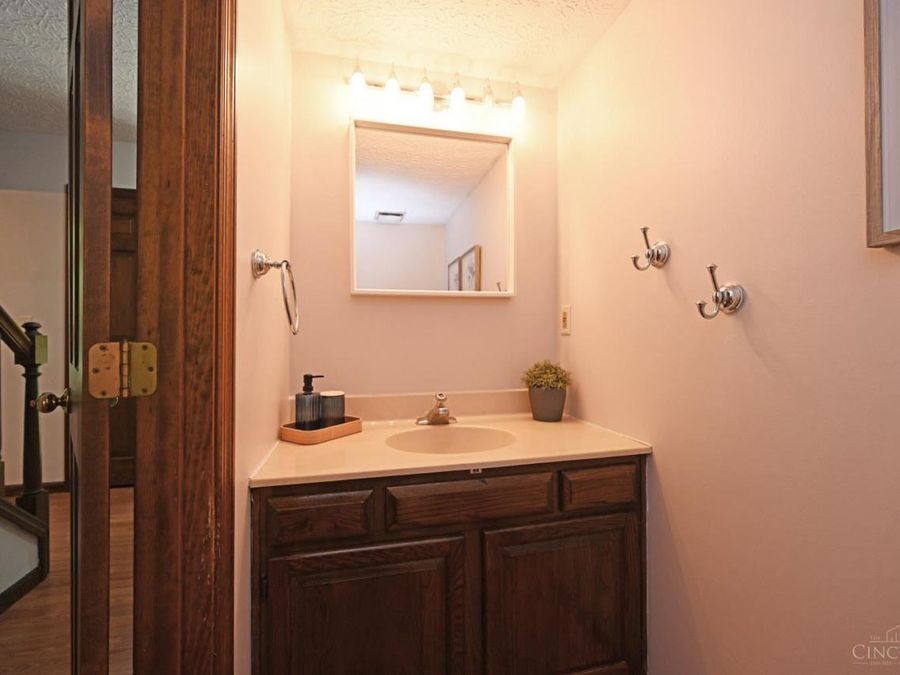 6415 Roth Ridge Drive, Miami Township, OH 45140 Photo 23
