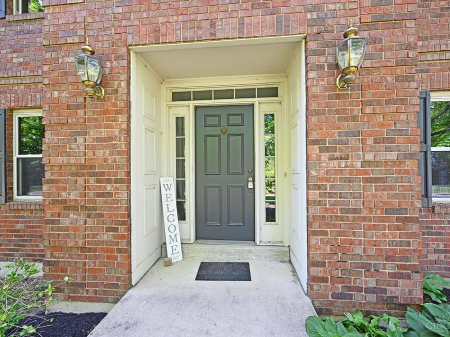 6415 Roth Ridge Drive, Miami Township, OH 45140 Photo 3