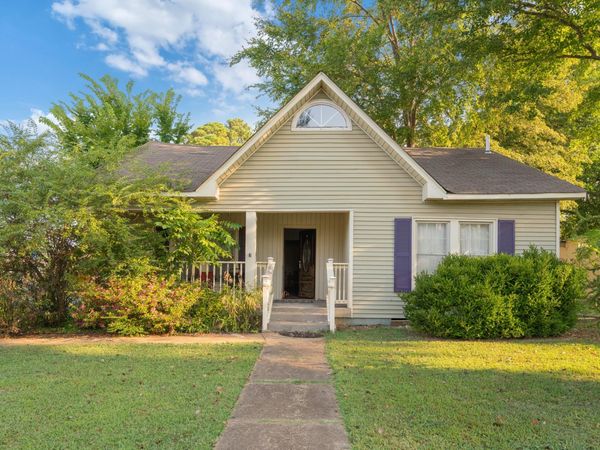 91 E 2nd St E, Parsons, TN 38363