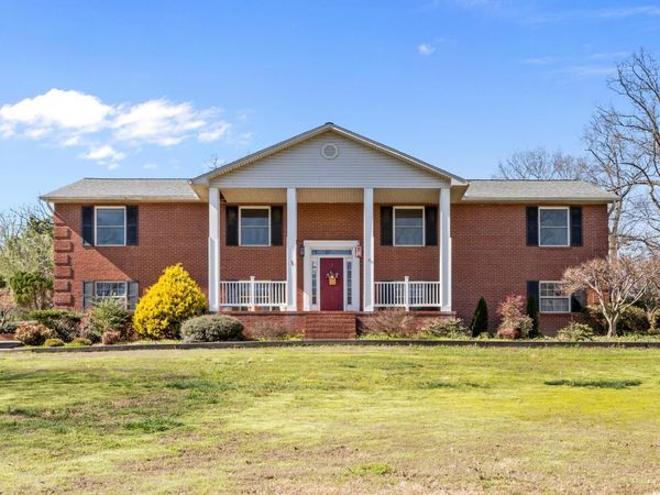 499 River Oaks Dr , New Johnsonville, TN 37134