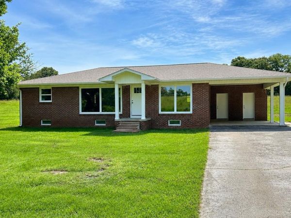 212 1st Ave N, Loretto, TN 38469