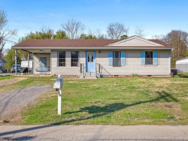915 Latham Street , Etowah, TN 37331