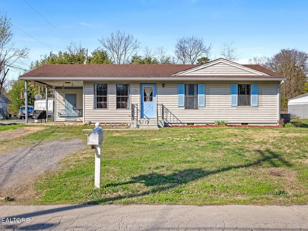 915 Latham St , Etowah, TN 37331