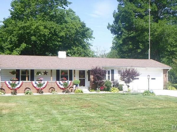16 Edgewood Lane S, Centralia, IL 62801