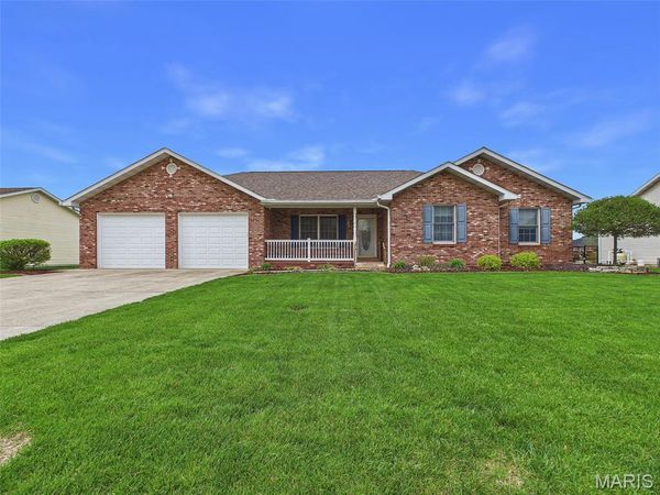 1121 Lakeview Drive , Breese, IL 62230