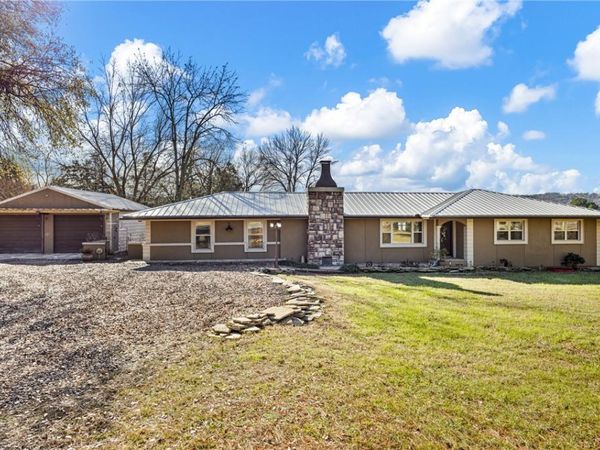 2075 Center Valley Road , Russellville, AR 72802