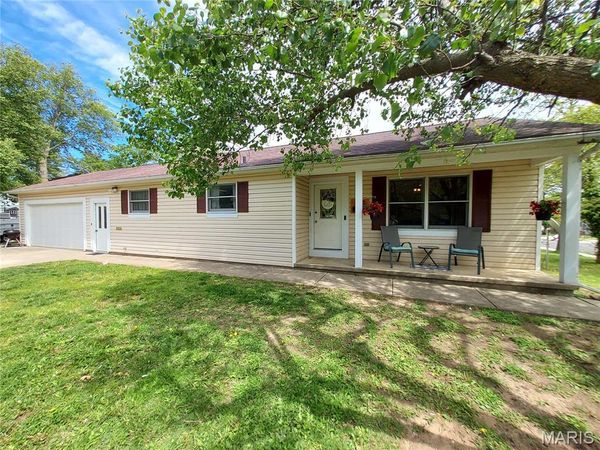 520 S Fifth Street , Greenville, IL 62246