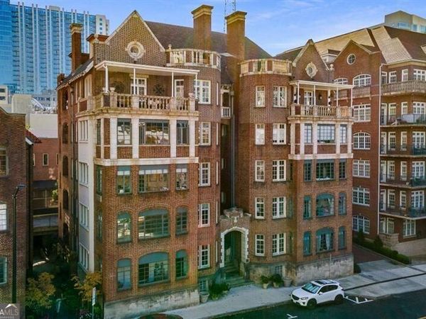 81 Peachtree Place NE, Unit 6, Atlanta, GA 30309