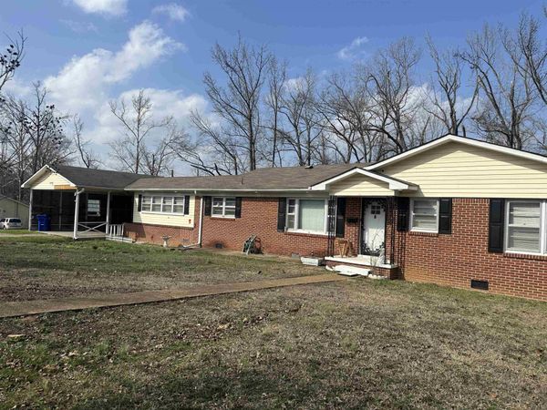 105 HAYS ST, Savannah, TN 38372