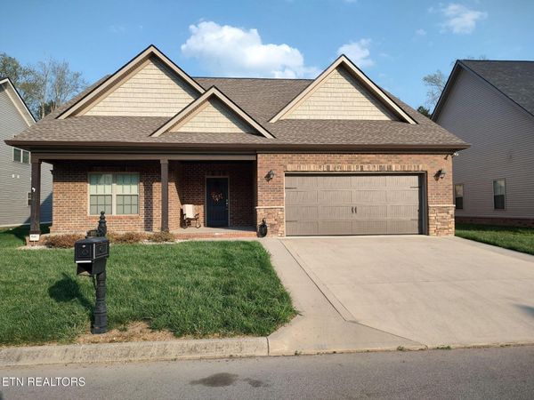 895 Jacksonian Way , Lenoir City, TN 37772