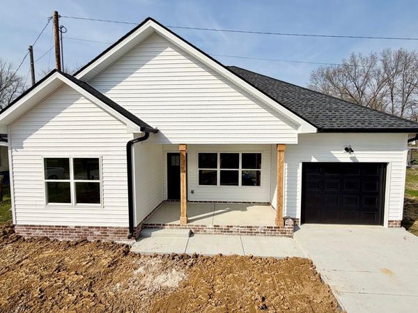208 Bailiff St , Smithville, TN 37166
