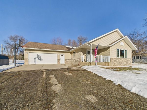 510 E 8th Street , Starbuck, MN 56381