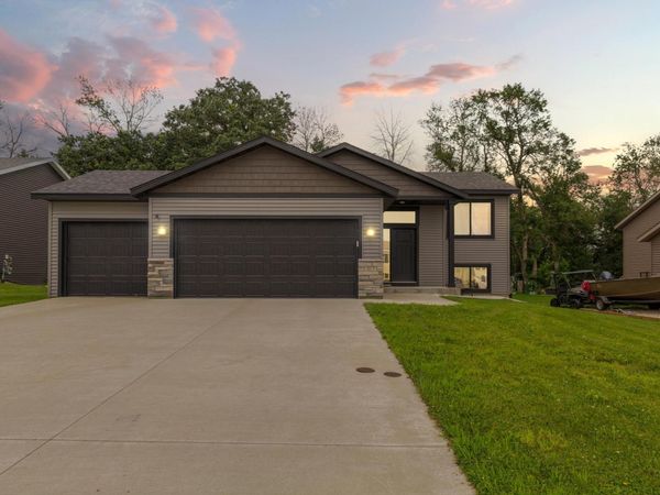 207 Whitetail Lane , Kenyon, MN 55946