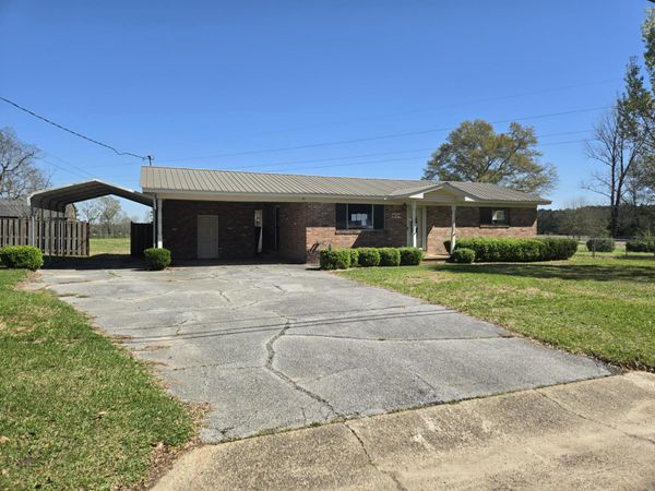 404 E Main St., Sandersville, MS 39440