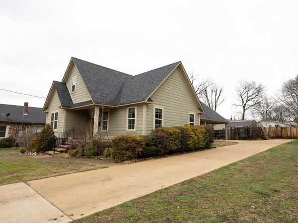 447 Broad S , Batesville, AR 72501