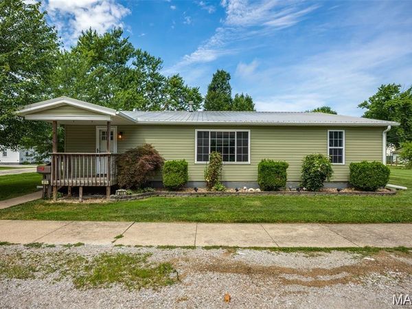 211 S Lake Street , Mount Olive, IL 62069