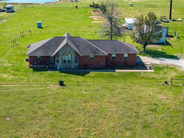 20219 Nicodemus Church Road , Siloam Springs, AR 72761